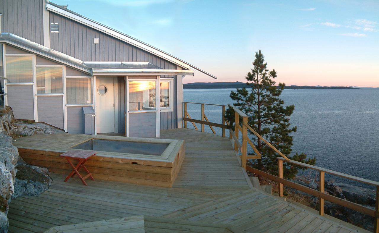 Bed and Breakfast Lotsstugan I Haernoesand Exterior foto