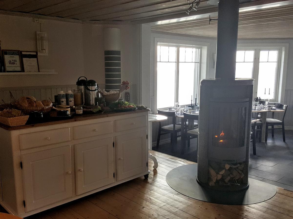 Bed and Breakfast Lotsstugan I Haernoesand Exterior foto